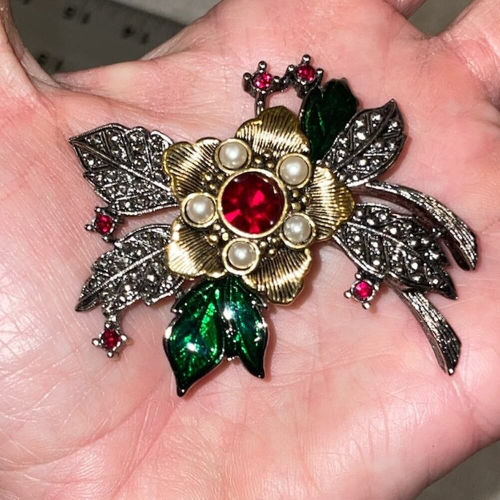 Vintage Holiday Brooch Pin Floral Gold Tone Multicolor Stones - Approx. 2" - EUC - Picture 5 of 6